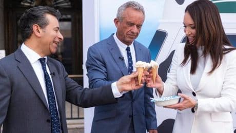 Aux Etats-Unis, les fabricants de glace s’engagent à ne plus utiliser de colorants de synthèse à compter de 2028, sous la pression de Robert Kennedy Jr