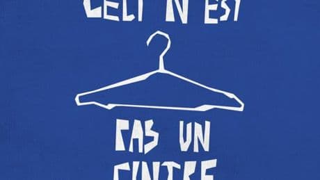 « Des années 1970 à aujourd’hui, un cintre pour dénoncer la remise en question des droits des femmes »