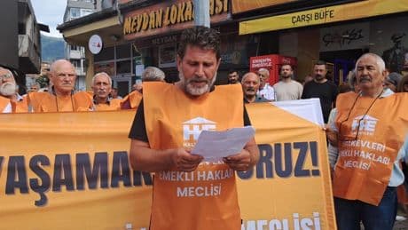 Halkevleri Emekli Hakları Meclisi'nden Kemalpaşa’da eylem: “Bu karanlığı birlikte aşacağız”