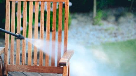 Fehler vermeiden: So sollten Sie Ihre Balkon- & Gartenmöbel richtig pflegen