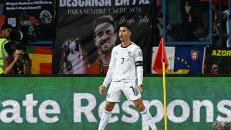 Gedenken an Diogo Jota: Ronaldo-Tore bei Portugal-Sieg