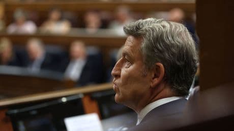 El PP enmienda la reducción de jornada de Díaz: "Podrían dejar de atenderse servicios esenciales como la dependencia o la salud por la falta de personal"