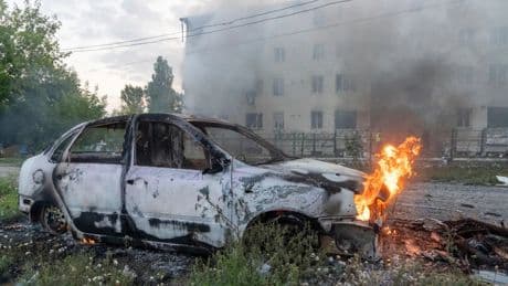 Krieg in der Ukraine: Tote nach russischen Angriffen auf Wohnhaus in Charkiw