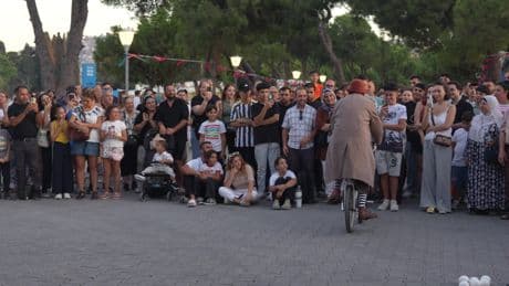 İzmir Enternasyonal Fuarı: Uluslararası sokak gösterilerine ilgi büyük