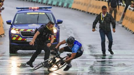 Pena de cárcel para el espontáneo que quiso cruzar con su bicicleta la meta de Valence en el Tour de Francia