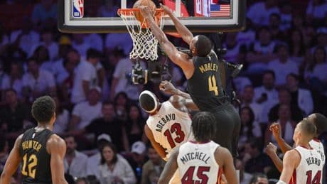 Los Cavs acercan a los Heat al abismo con otro recital