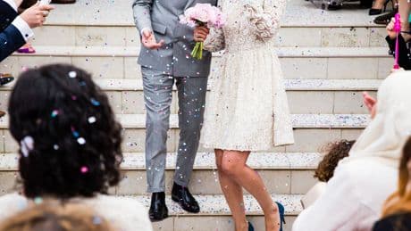 De tapadera a pacto de libertad: el matrimonio lavanda seduce a la Gen Z como forma de amar sin etiquetas