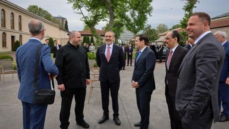 Ukraine-Liveblog: Treffen russischer und ukrainischer Delegationen hat begonnen