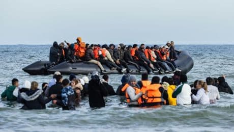 Traversée de la Manche: 30 migrants secourus lors de trois opérations de sauvetage