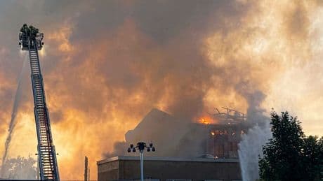 Feuer in Dresden: Schadenshöhe nach Brand in ehemaliger Staatsoperette unklar