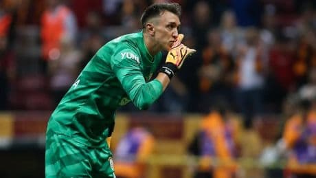Muslera rekora ortak oldu: Bülent Korkmaz'ı geçmesine bir adım kaldı