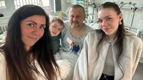 Familie bangt um Vater mit Hirntumor - Sie lächeln, dabei wollen sie nur noch weinen