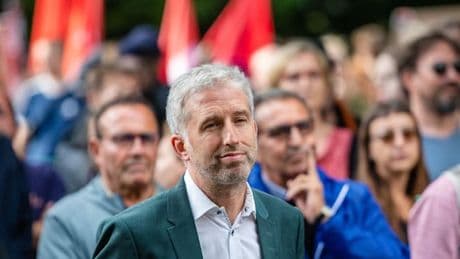 Sirenen und Buhrufe – Streitgespräch zwischen Palmer und AfD-Landeschef gestört