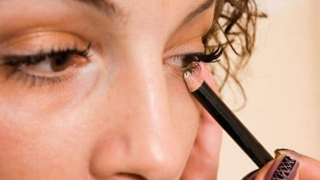 Bárbara Martos, maquilladora: "El lápiz de ojos negro en la línea de agua puede hacer que parezcas más mayor"