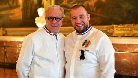 Plus de pourboires pour les employés blancs que pour les autres ? Au château de Versailles, le restaurant Ducasse secoué par des accusations de racisme et de discrimination