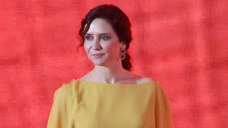 Isabel Díaz Ayuso deslumbra en la fiesta del 2 de mayo con un look a todo color de una de sus diseñadoras preferidas