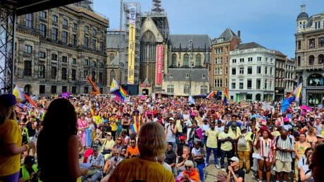 Duizenden protesteren tegen wereldwijde lhbti-discriminatie: ’Mijn huisarts in Polen schrok van mijn lichaam’