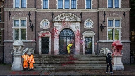 Koninklijk Instituut voor de Tropen-directeur Geert van Meerveld stapt op na ophef rond viering 50 jaar CIDI