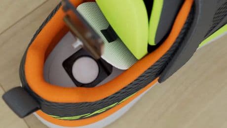 Diese Kinderschuhe von Skechers kommen mit AirTag-Fach