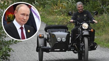 La moto reliquia de la Segunda Guerra Mundial que conmueve hasta a Putin: el líder ruso ha regalado una nueva a un bombero veterano de Alaska