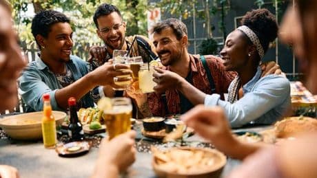 Tourists eating out in Spain warned common habit is now 'banned'