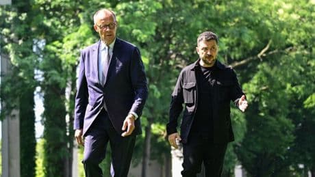 Krieg in der Ukraine: Selenskyj in Berlin: „Wir brauchen Druck, Druck, Druck“