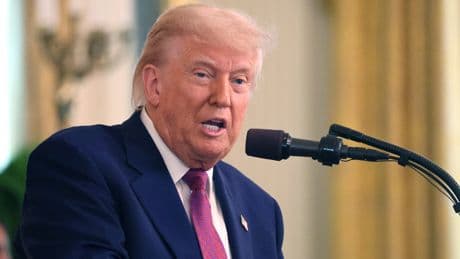 Trump impide a la Fed recortar sus tasas