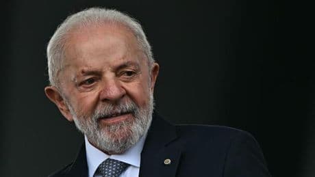 Lula, malore per il presidente del Brasile: ricoverato in ospedale per una «crisi di labirintite»