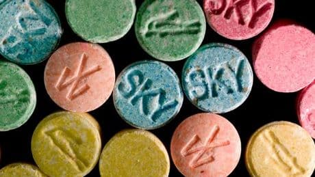 Algérie : saisie record de 1,65 million de comprimés d’ecstasy, neuf arrestations