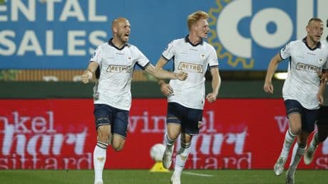 Go Ahead Eagles-verdediger Gerrit Nauber nu de held na eerdere domper tegen PSV: ’Mijn zoon was aan het lachen en mijn dochter aan het huilen’