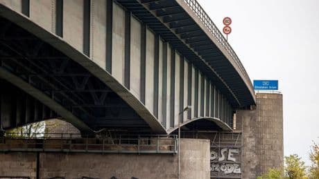 A59 bei Duisburg wegen Arbeiten an Brücke teilweise gesperrt