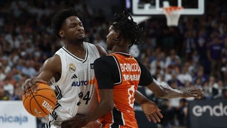 Andrés Feliz acaba en la prórroga con el resucitado Valencia y el Madrid acaricia el título