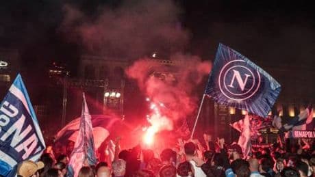 Rapine, aggressioni e feriti: paura alla festa scudetto del Napoli