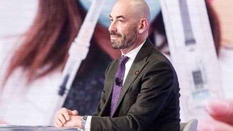 "La politica si indigna ma tace sui medici. Su Facebook mi faccio giustizia da solo"