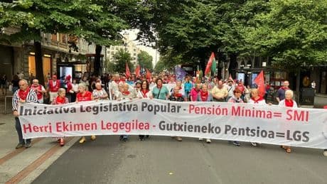 145.000 firmas reclaman igualar la pensión mínima al SMI en Euskadi