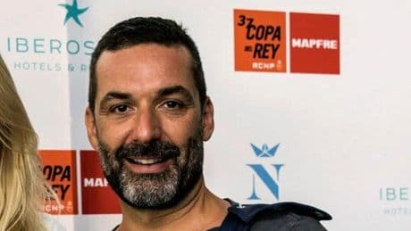 El cantante Jaume Anglada, en la UCI tras ser arrollado por un coche que se dio a la fuga