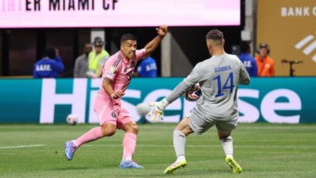 Luis Suárez, sancionado con seis partidos por escupir a un técnico de los Seattle Sounders