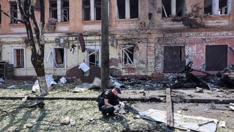 En direct, guerre en Ukraine : au moins un mort et 82 blessés dans des bombardements russes sur Kharkiv