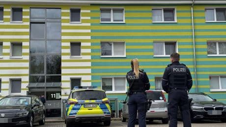 Er rief selbst die Polizei - Ehemann ersticht Frau vor Abfahrt in Familienurlaub