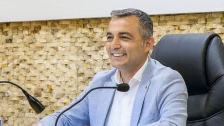 Tutuklu belediye başkanının emekli maaşı kesildi