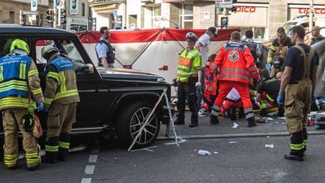 Unfall mit einer Toten, sieben Verletzten - Selfmade-Millionär in Stuttgart unter Tatverdacht