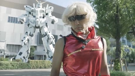 Un político japonés ha intentado 'hackear' las elecciones disfrazándose de villano de 'Gundam'. Bandai no se lo ha tomado bien