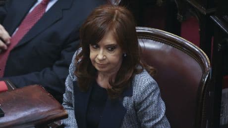 Cristina Kirchner inicia seis años de prisión domiciliaria por corrupción