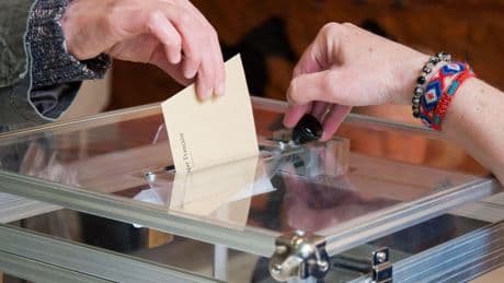 Radiations des listes électorales, sondages approximatifs… La commission d’enquête parlementaire présente son rapport sur l’organisation des élections en France