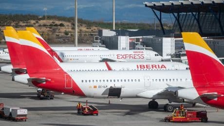 La dueña de Iberia y British Airways se lanza a comprar aviones de Boeing y Airbus en plena batalla arancelaria