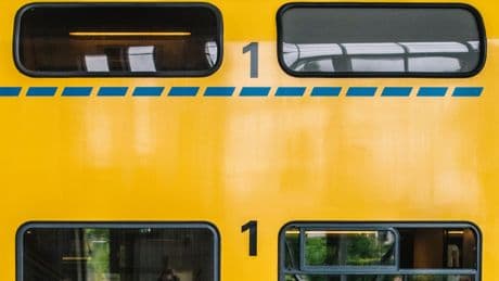 Rode stoelen eruit, blauwe erin: is het einde van de eerste klas in zicht?