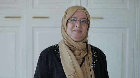 Diyanet'in hutbesi kadınları kızdırdı: Ünlü yazar başörtüsünü çıkaracağını ilan etti