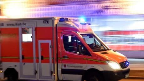 Flucht nach Unfall: 82-Jährige muss Rennradfahrer ausweichen und stürzt