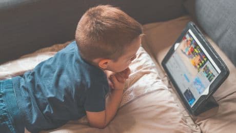Danger des écrans avant 6 ans: ce que dit vraiment la science