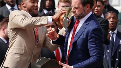USA: J. D. Vance und der zerbrochene Pokal